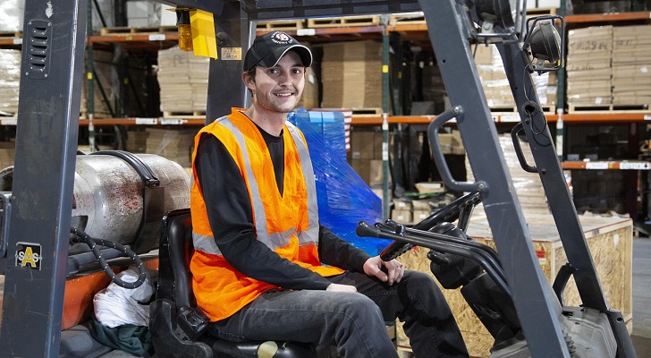 Navigating Your Career: How to Land Your Dream Job as a Truck, Crane, or Forklift Operator!